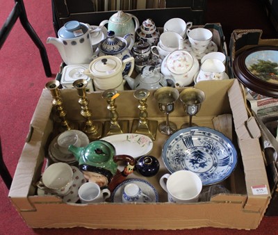Lot 675 - Two boxes of miscellaneous items to include...