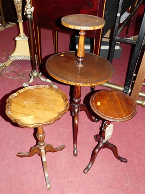 Lot 1368 - An early 20th century mahogany circular low...
