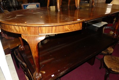 Lot 1371 - An early 20th century mahogany D-end extending...