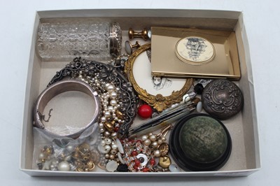 Lot 487 - Miscellaneous silver and other items, to...