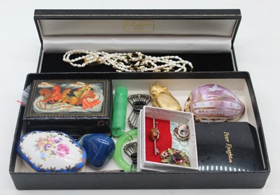 Lot 490 - A box of miscellaneous items, to include...