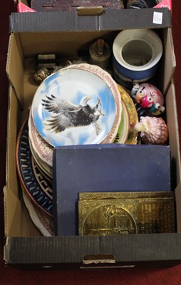 Lot 679 - Three boxes of miscellaneous items