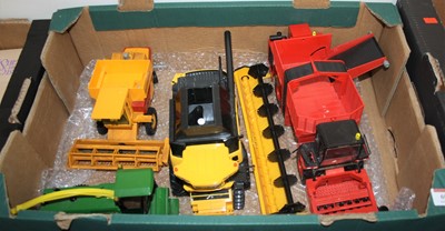 Lot 690 - A collection of modern issue farm vehicles to...