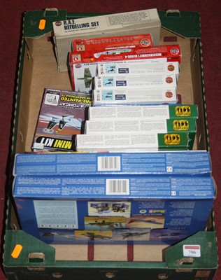 Lot 706 - A box of plastic kits to include Airfix RAF...
