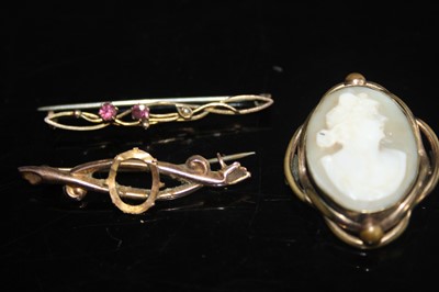 Lot 417 - A ladies ruby set 9ct gold hallmarked bar...