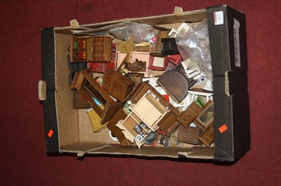 Lot 617 - A box of assorted early 20th century and later...