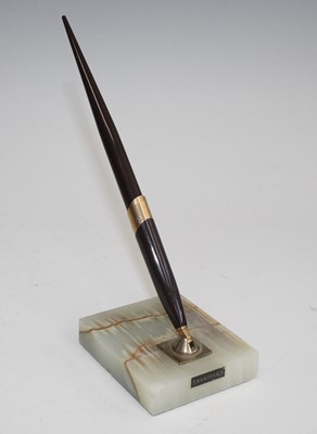 Lot 104 - A Sheaffer fountain pen desk stand, the pen in...