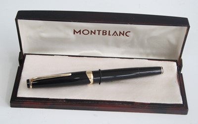 Lot 123 - A cased Montblanc Meisterstuck No.12 fountain...