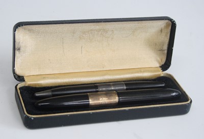 Lot 129 - A Sheaffer Lifetime 1250 'tuckaway' fountain...