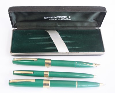 Lot 131 - A cased Sheaffer fountain pen, standard...