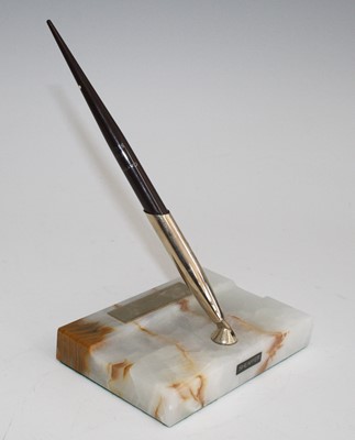 Lot 187 - A Sheaffer fountain pen desk stand, the pen in...