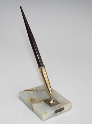 Lot 188 - A Sheaffer fountain pen desk stand, the pen in...