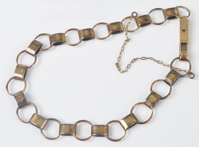 Lot 2517 - A 9ct yellow gold round and oval link bracelet,...