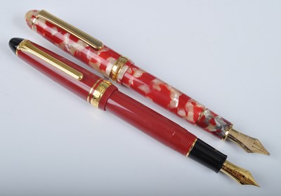 Lot 207 - A cased Japanese made Platinum #3776 Koi...