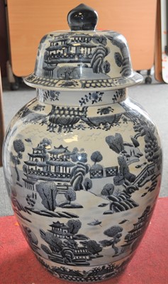 Lot 92 - A large modern Chinese blue & white glazed...