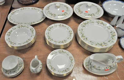 Lot 126 - A Royal Doulton Clairmont dinner service