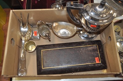 Lot 217 - A small collection of miscellaneous metalware...