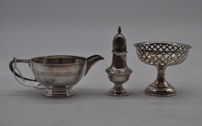 Lot 231 - A George V silver pedestal bonbon dish of...