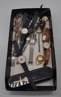 Lot 287 - A collection of miscellaneous items to include...