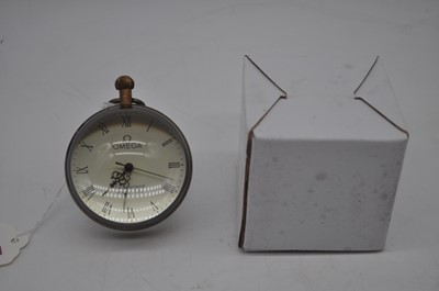Lot 292 - A reproduction glass ball desk clock