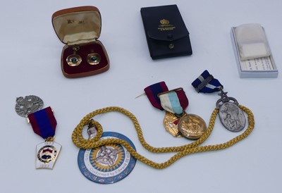 Lot 303 - A pair of gent's yellow metal and Australian...