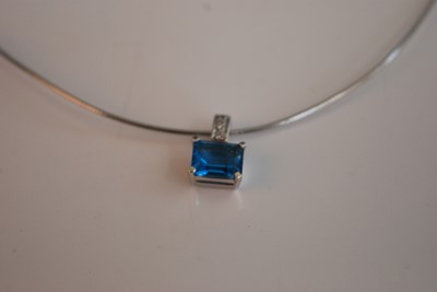Lot 327 - A modern 18ct white gold torque style necklace...