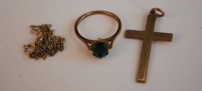 Lot 332 - A modern yellow metal and green stone set...