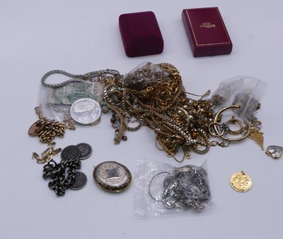 Lot 314 - A collection of miscellaneous items to include...