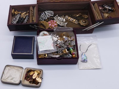 Lot 320 - A collection of miscellaneous items to include...