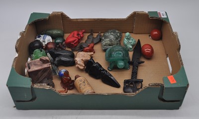 Lot 464 - A collection of miscellaneous items to include...