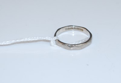 Lot 365 - An 18ct white gold wedding band, 2.9g, size L/M