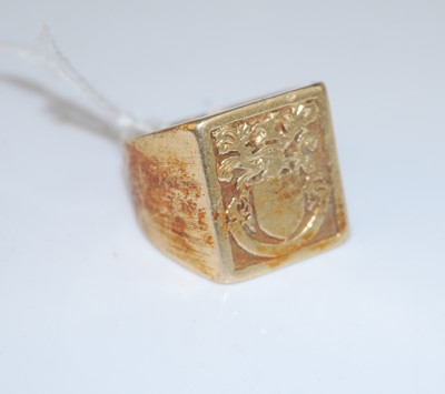 Lot 366 - A gent's heavy 14ct gold signet ring, carved...