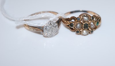 Lot 376 - A 9ct gold and platinum diamond flower head...
