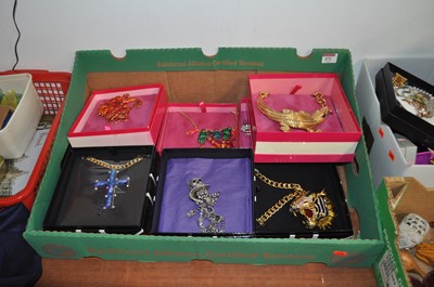 Lot 472 - A collection of boxed Butler & Wilson costume...