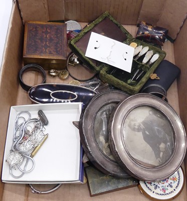 Lot 267 - A collection of miscellaneous items, to...