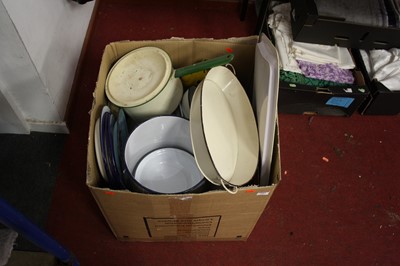 Lot 593 - A box of enamelled cooking and kitchen wares