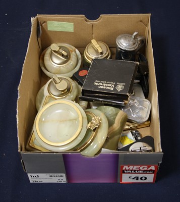 Lot 526 - A collection of miscellaneous items, to...
