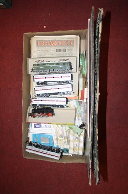 Lot 443 - A box of 00 gauge model railway and related...