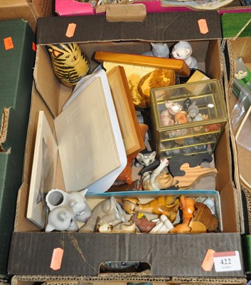 Lot 422 - A collection of model cats to include Beswick...
