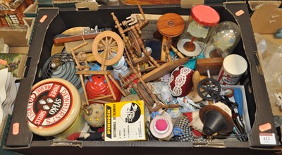 Lot 423 - A box of miscellaneous items to include...