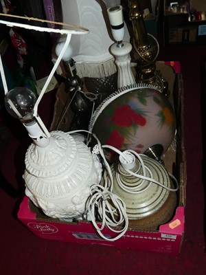 Lot 436 - A box of vintage lamps