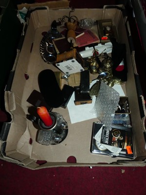 Lot 440 - A box of miscellaneous items to include brass...