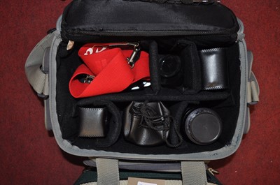 Lot 568 - A collection of vintage photography equipment,...