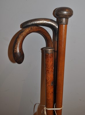 Lot 563 - A Victorian silver handled walking stick, 84cm,...