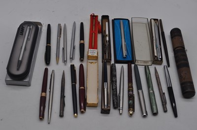 Lot 290 - A collection of assorted pens to include a...