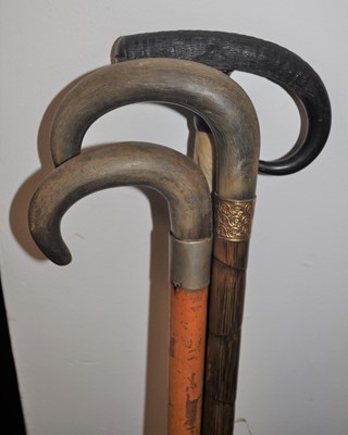 Lot 559 - A 19th century horn handled walking stick,...