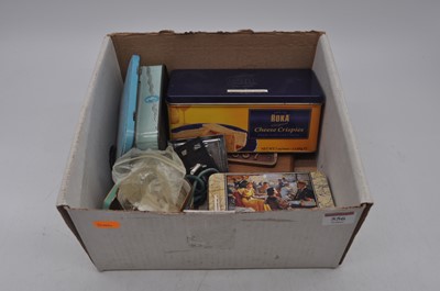 Lot 556 - A box of miscellaneous items to include enamel...