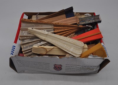 Lot 552 - A box of various vintage fans