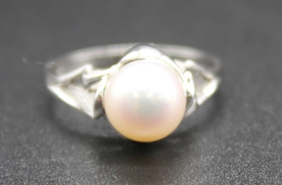 Lot 2836 - A modern white metal and cultured pearl set...