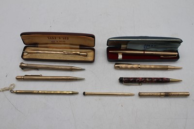 Lot 585 - A collection of vintage propelling pencils, to...